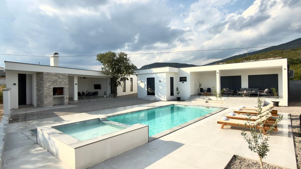 Pool view, Swimming pool, sunbed