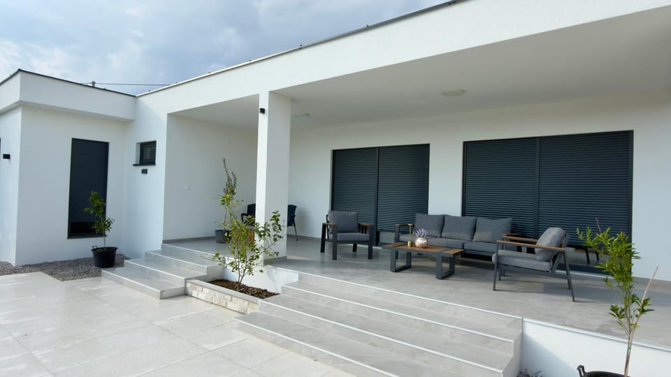 Patio, Day, Balcony/Terrace, Seating area