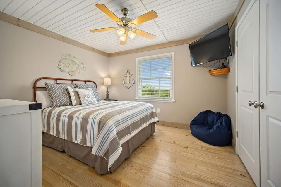 Beach Happy side B 3 BR 2 BA 2-blocks to beach House in Gulf Shores