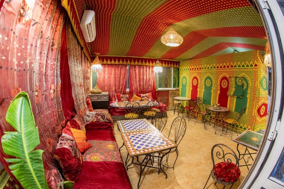 Restaurant/places to eat, Living room, Banquet/Function facilities, Seating area