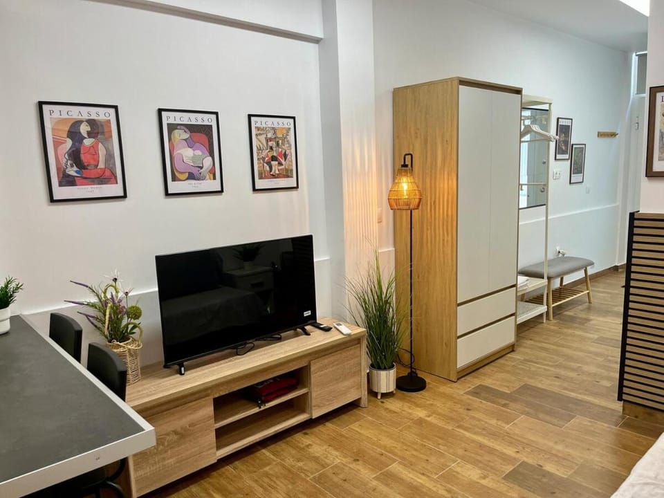 Urban Modern Studio - 1' walk from Panormou Metro Apartment in Athens