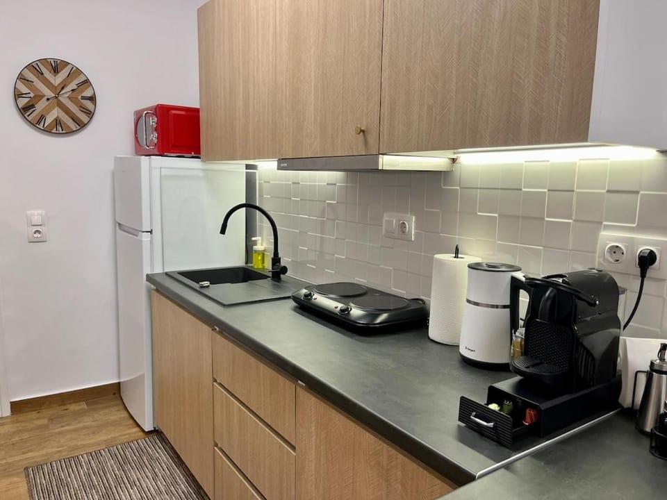 Urban Modern Studio - 1' walk from Panormou Metro Apartment in Athens