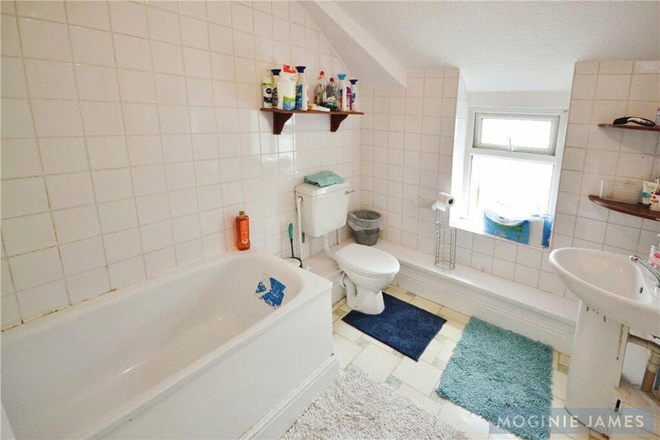 ground floor of 80 ninian road Apartment in Cardiff