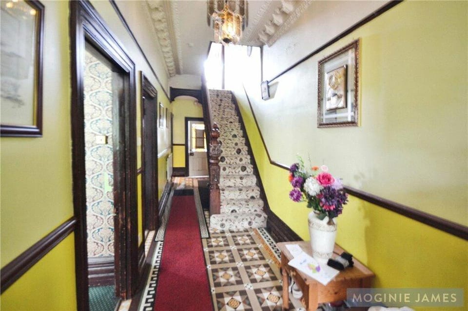 ground floor of 80 ninian road Apartment in Cardiff