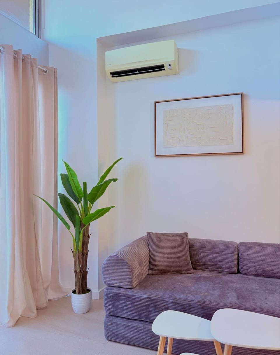 Living room, Seating area, air conditioner