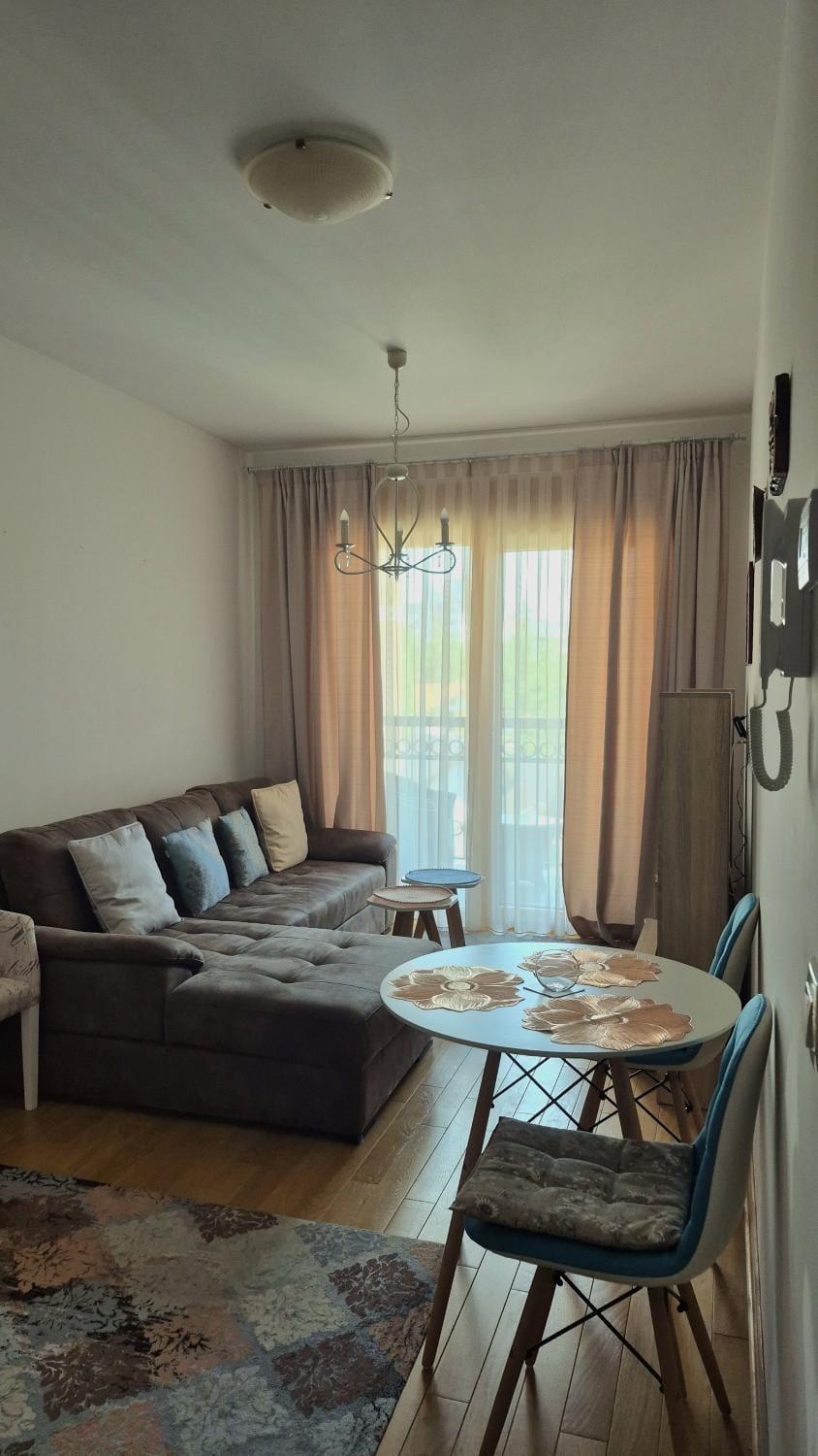 Bed, Living room, Photo of the whole room, Seating area