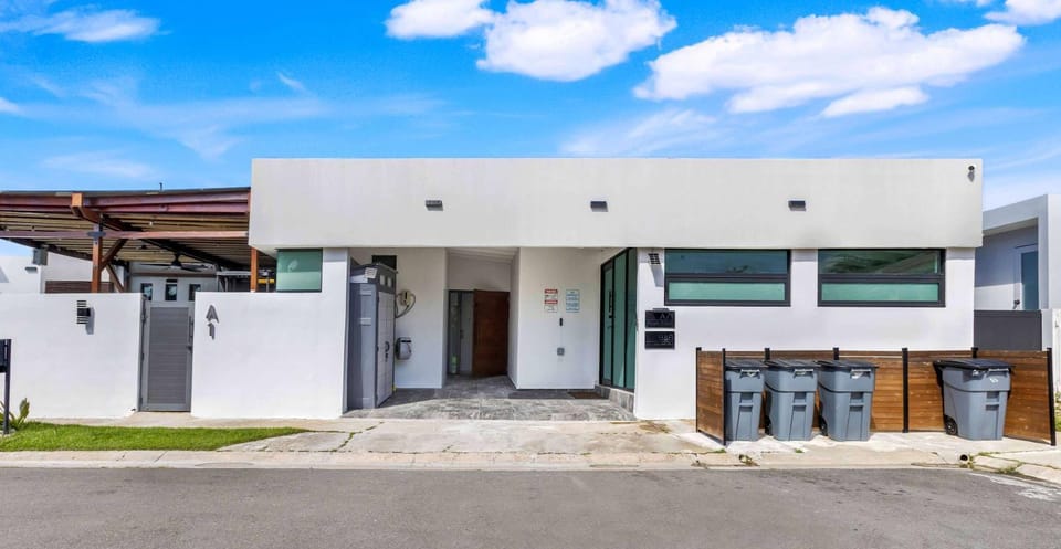 AQUA Casa A1 - Rm 2 -Charming Bedroom House in Dorado