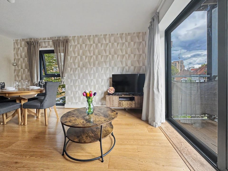 2 Bed Wembley Flat Near Stadium & Arena with Parking Apartment in Wembley