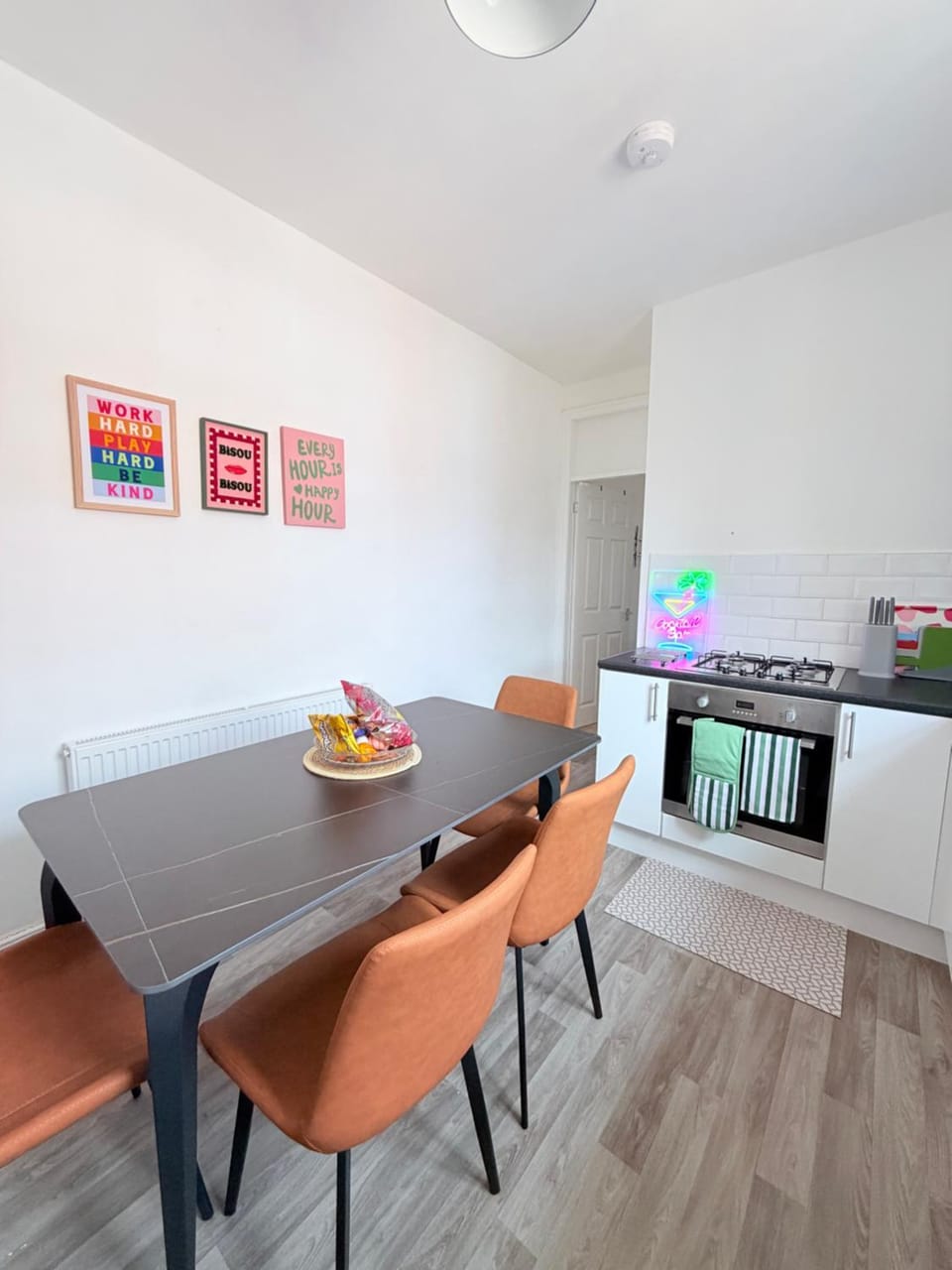 Kitchen or kitchenette, Seating area, Dining area