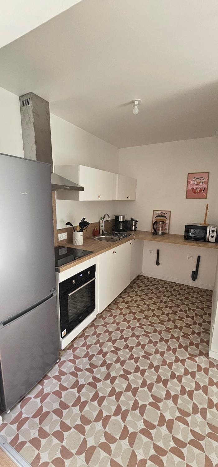 Kitchen or kitchenette, oven, stove