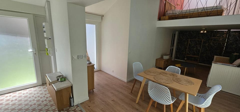 Living room, Dining area