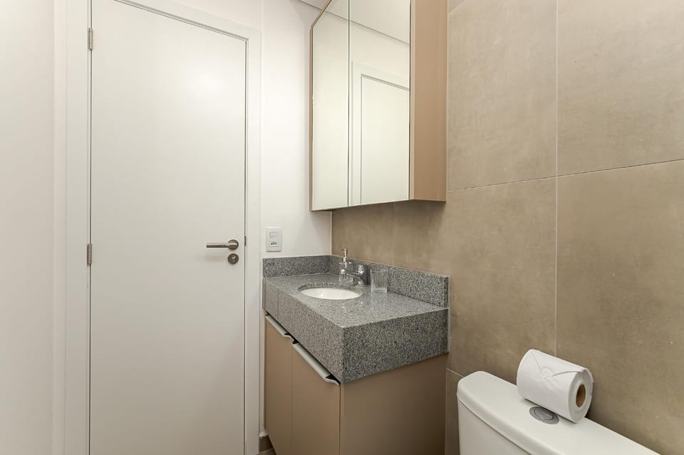 Apartamento 706 - Eixo · Apê Completo c/ Cama Queen, A/C e Wi-Fi Apartment in Curitiba