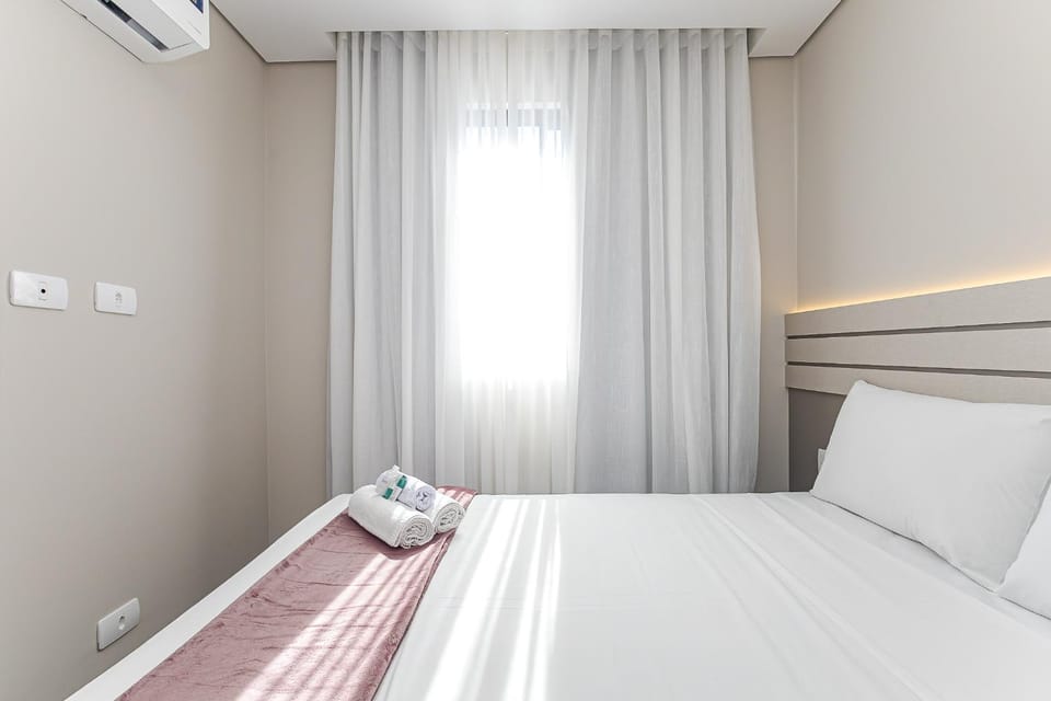 Bed, Photo of the whole room, Bedroom, air conditioner