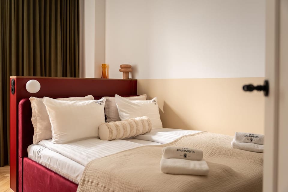Bed, Photo of the whole room, Bedroom, towels