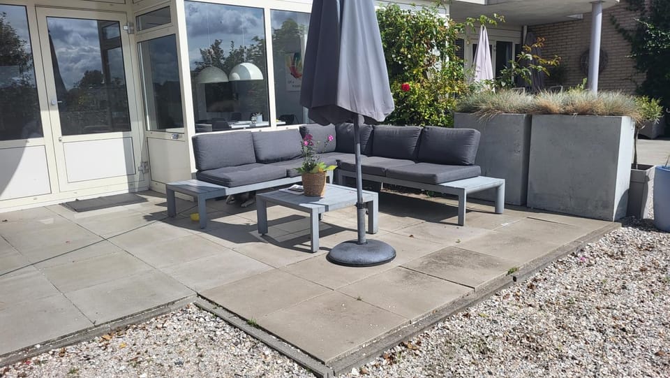 Duinzicht, ruim appartement met terras op de begane grond nabij strand Apartment in Friesland, Netherlands