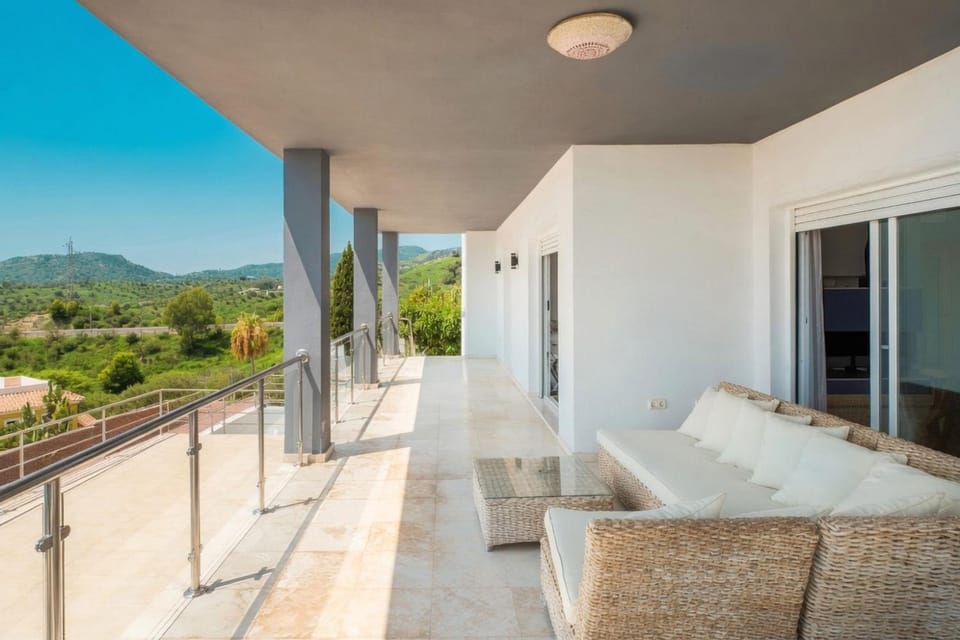 Exclusive Malaga Villa with Sea Views and Rooftop Terrace Villa in Malaga