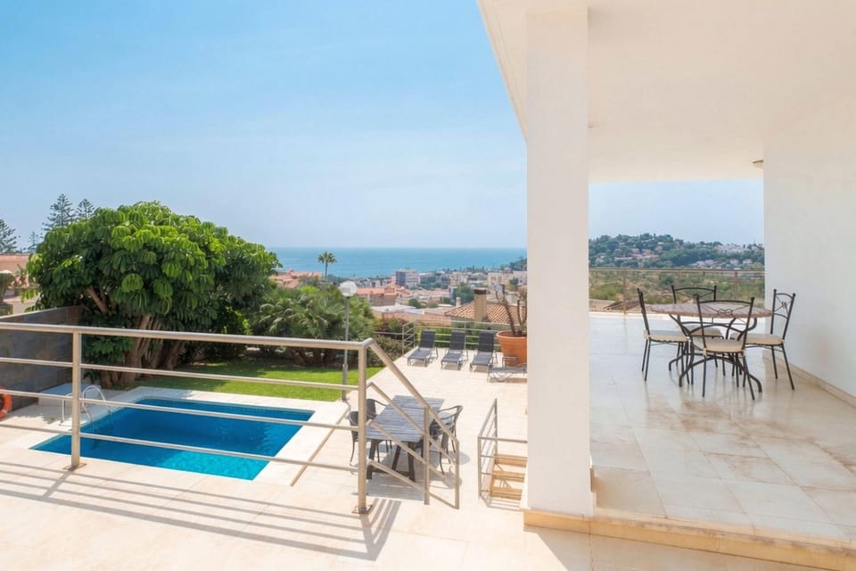 Exclusive Malaga Villa with Sea Views and Rooftop Terrace Villa in Malaga