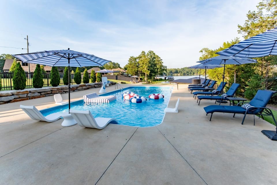 Bama Lake House House in Tuscaloosa