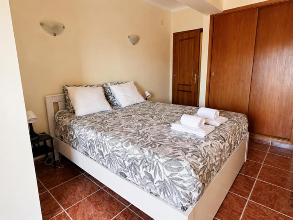 Bed, Bedroom, towels, wardrobe