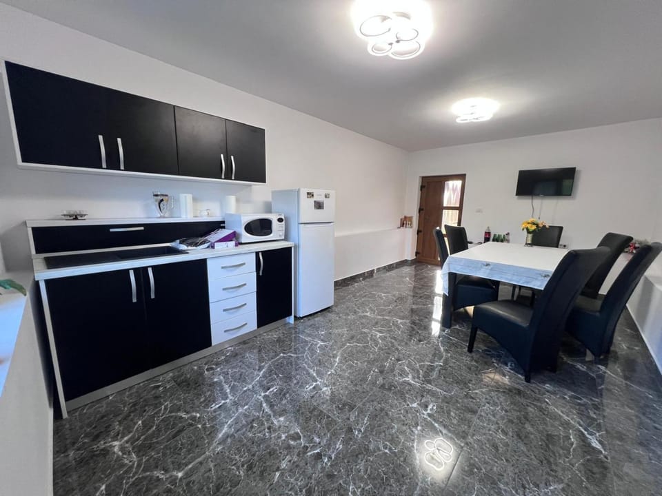 Kitchen or kitchenette, Dining area, dishwasher, oven, stove