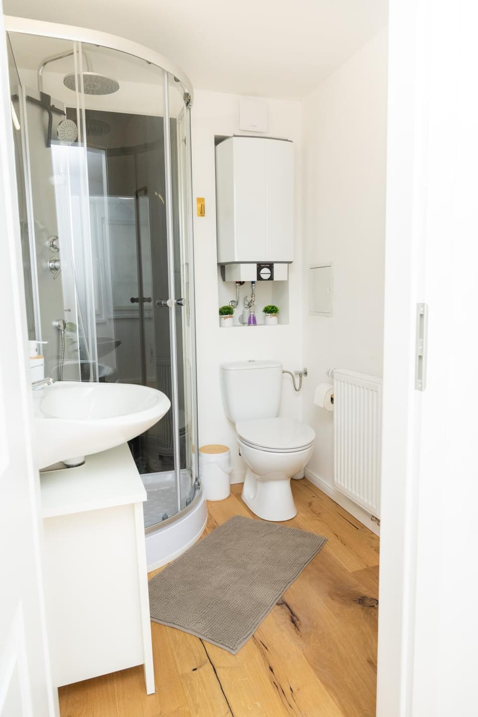 Shower, Toilet