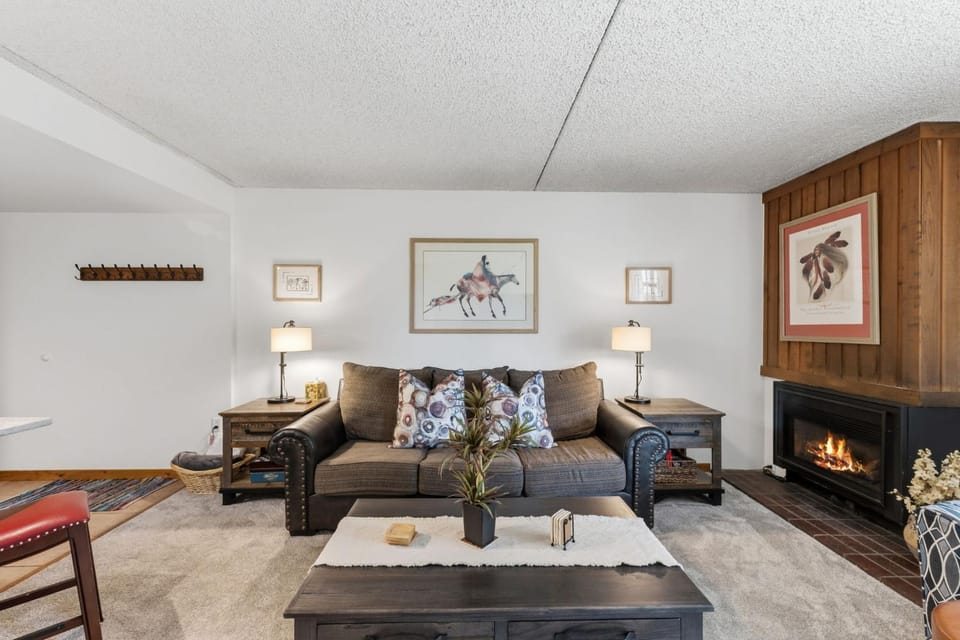 Ski in, ski out, One block to Main Street Apartment in Breckenridge