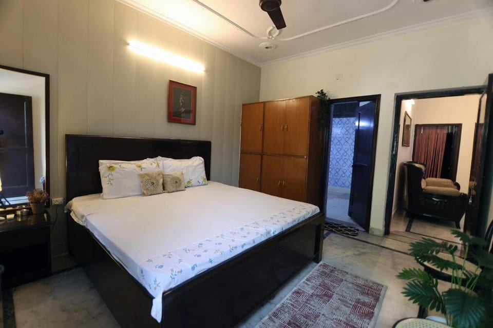 Ariyana Peaceful relaxing 2BHK Garden view Apartment in Noida