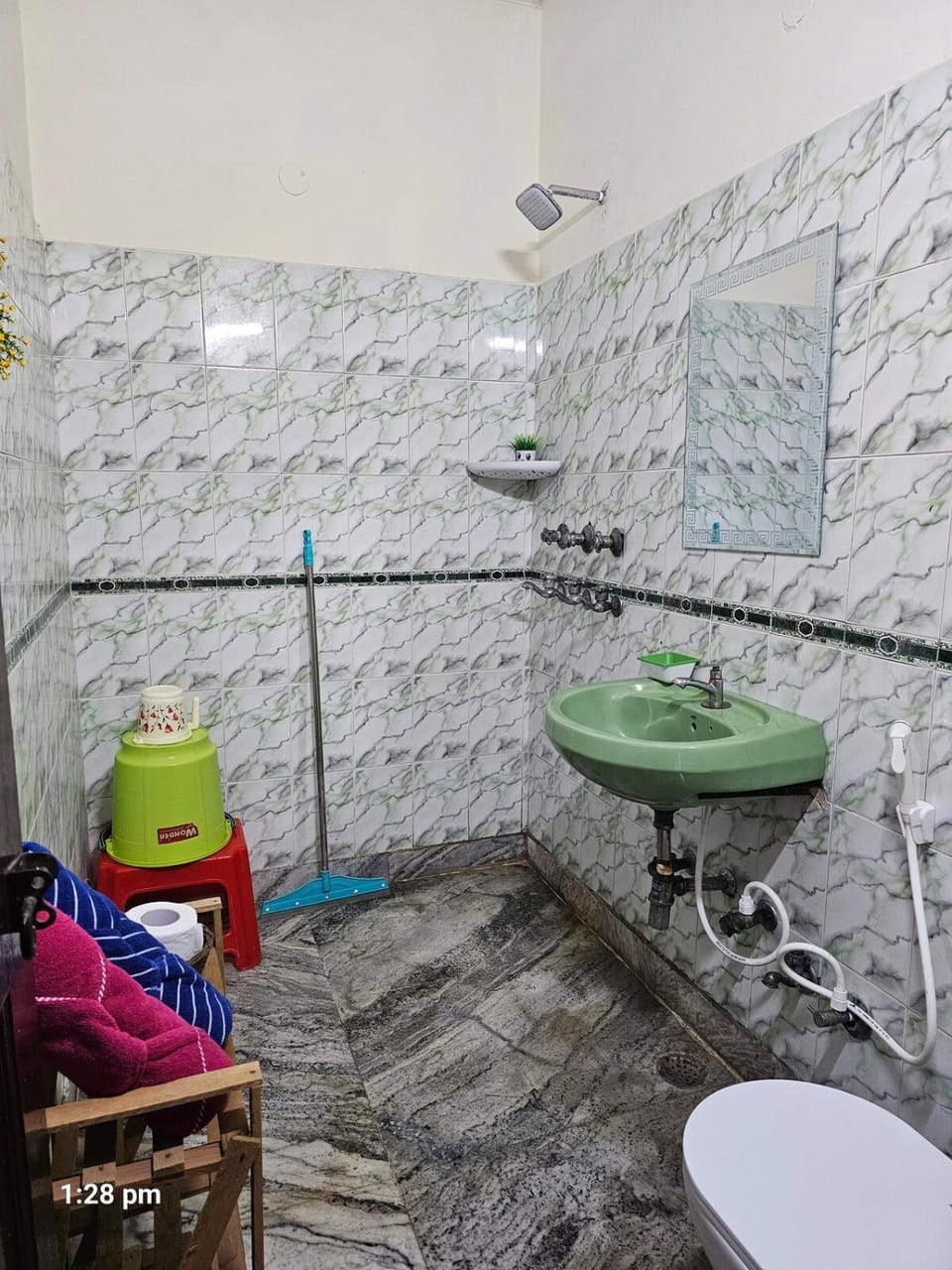 Ariyana Peaceful relaxing 2BHK Garden view Apartment in Noida