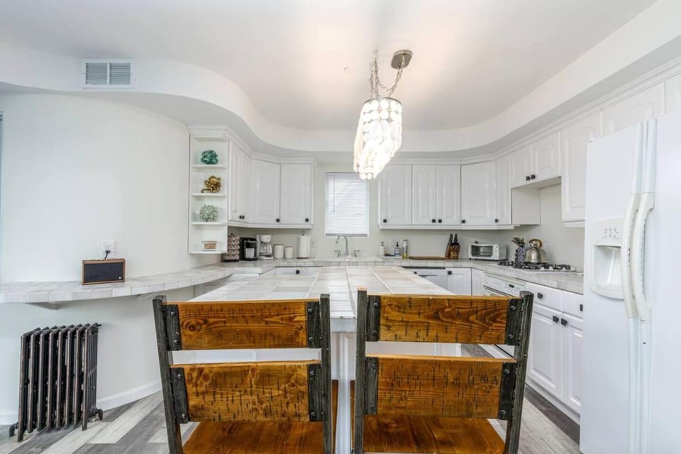 Harbor Heights Estate · 4BR AC Marina Views House in Atlantic City