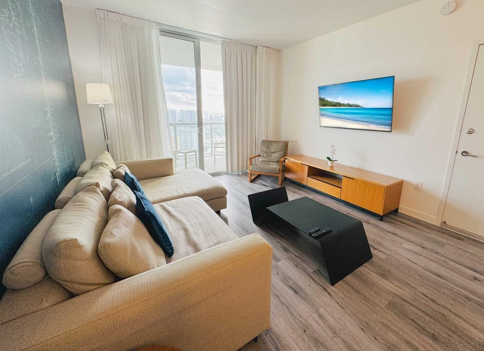High-Floor Apt with Intracoastal View Balcony Apartment in Hallandale Beach