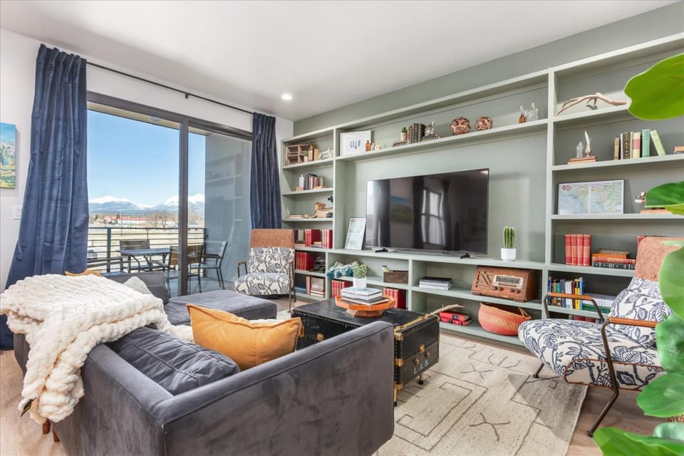 Top-Floor Condo with Hot Tub & Mountain Views House in Salida