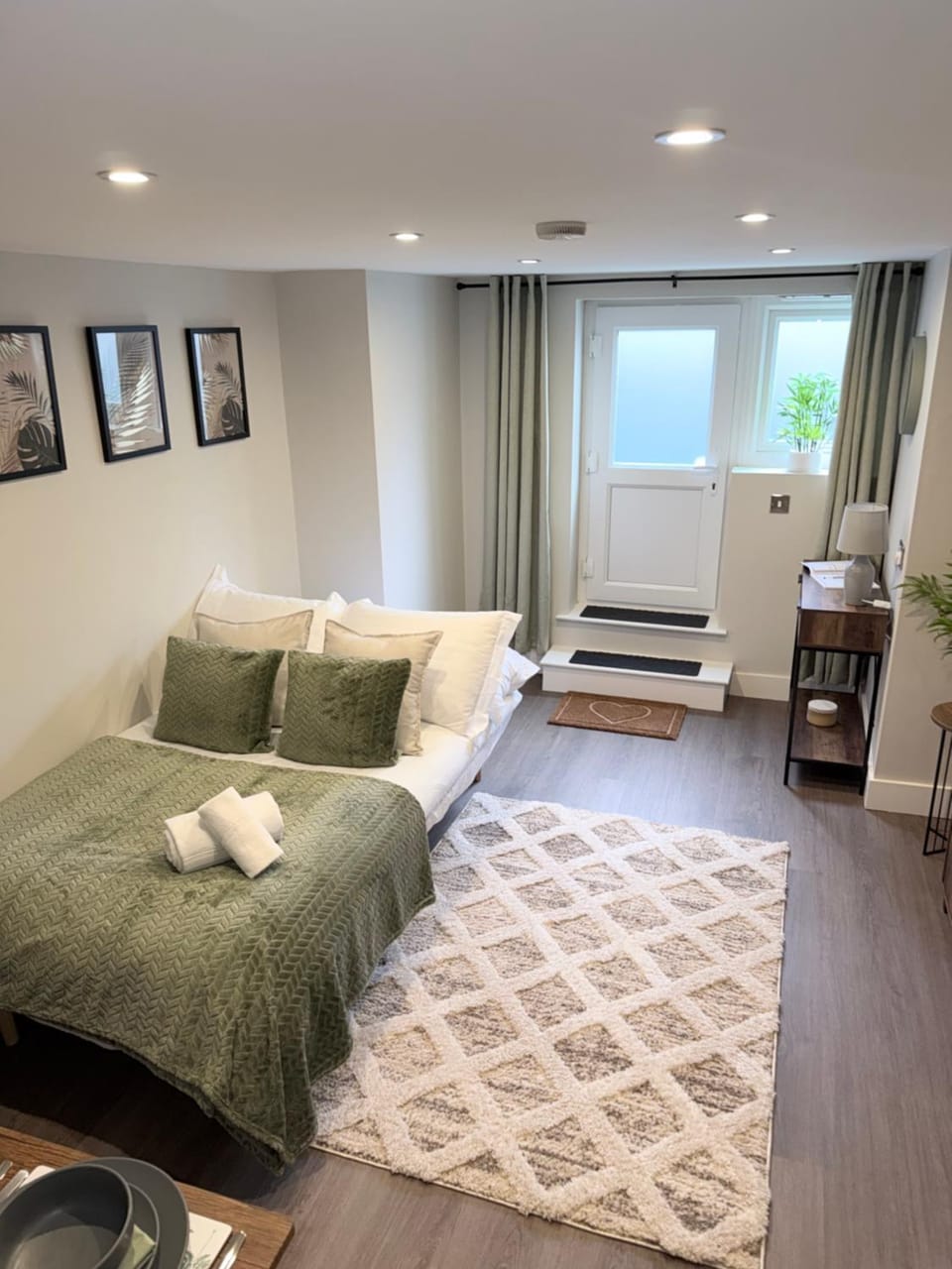Bed, Living room