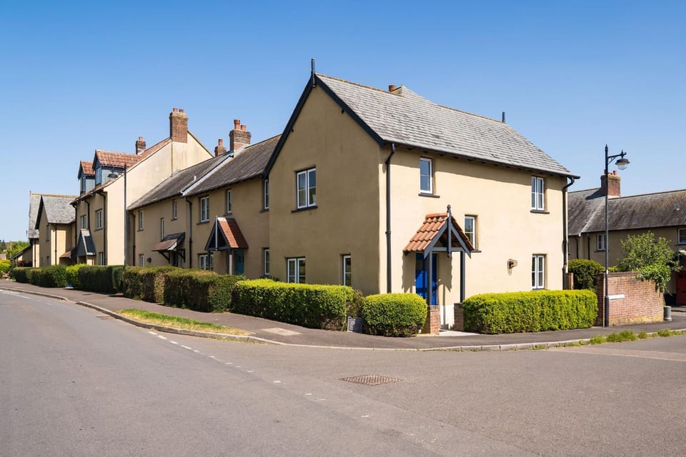 Modern Home nr Exeter Garden & Private Parking House in East Devon District