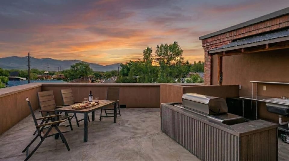 5 Star Listing 1 Min Walk to Arkansas River House in Salida