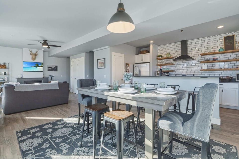 5 Star Listing 1 Min Walk to Arkansas River House in Salida