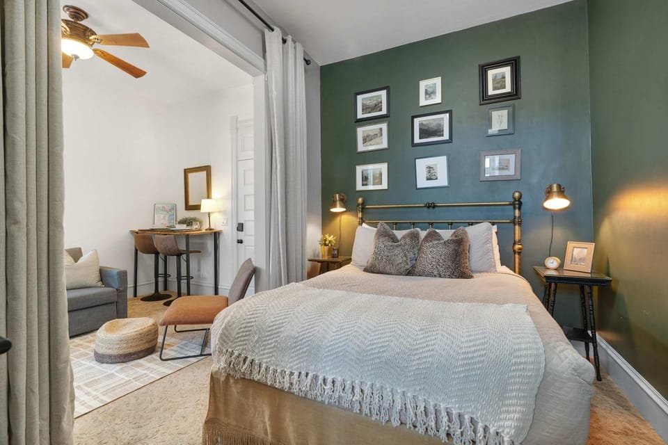Downtown Palace Hotel Suite - Steps to Adventure Apartment in Salida