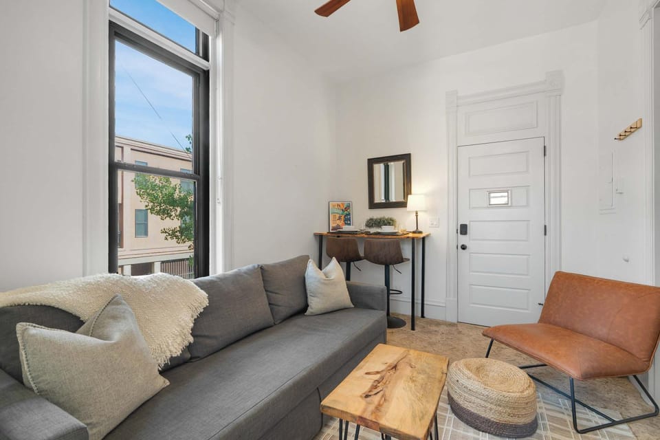 Downtown Palace Hotel Suite - Steps to Adventure Apartment in Salida