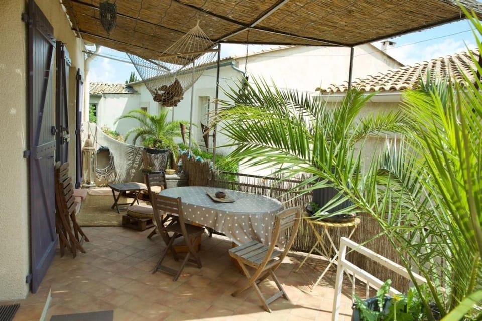 Balnéo pour 2 dans petit village proche mer & Montpellier Apartment in Occitanie