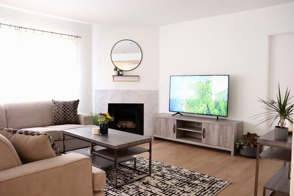 WEHO Place By Sunset Plaza Apartment in West Hollywood