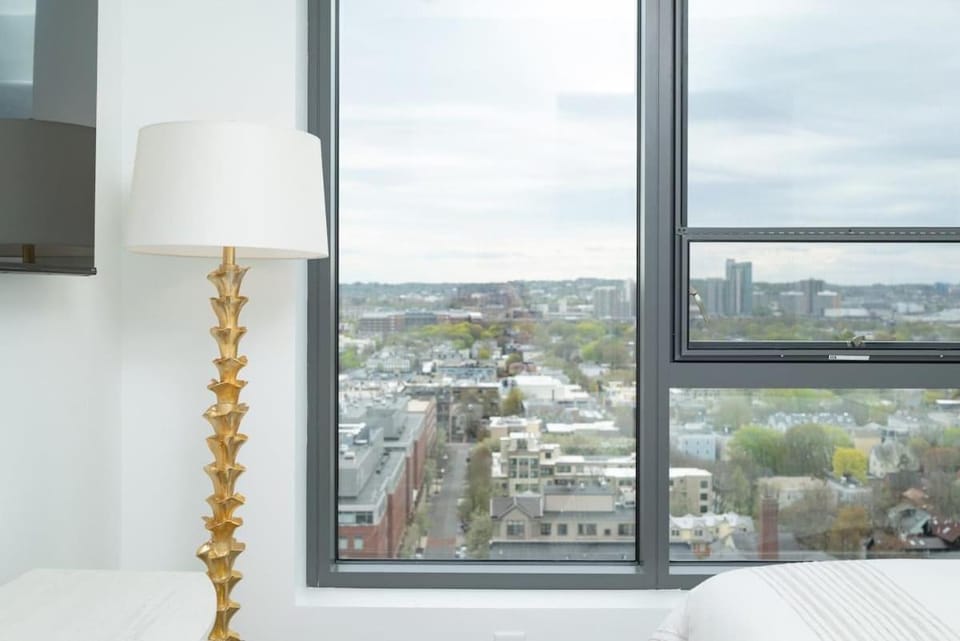Central Upscale 2BR Condo wGym Office & Parking House in Cambridgeport