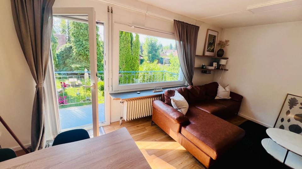 Balcony/Terrace, Living room, Seating area, Garden view