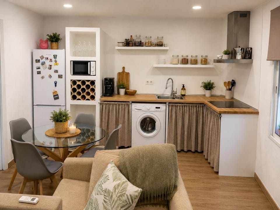 Coffee/tea facilities, Kitchen or kitchenette, Living room, Seating area, Dining area, pet friendly, stove, washing machine