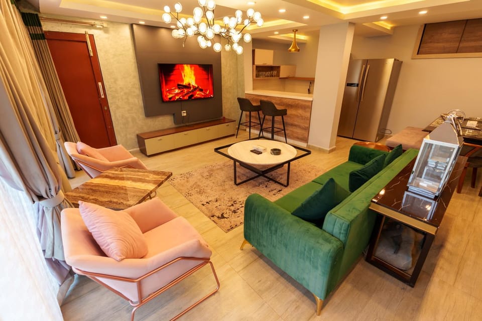 TV and multimedia, Kitchen or kitchenette, Living room, Seating area, flat iron