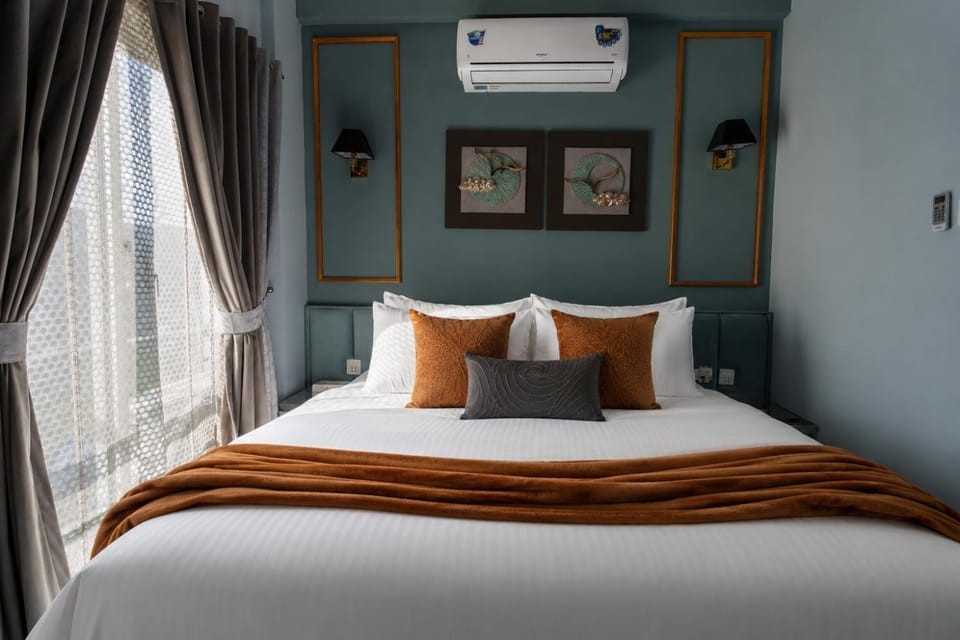 Bed, Photo of the whole room, Bedroom, air conditioner