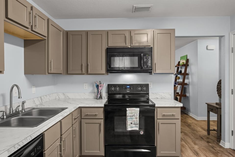 The Blue Door Retreat South Lakeland Unit #1 House in Lakeland