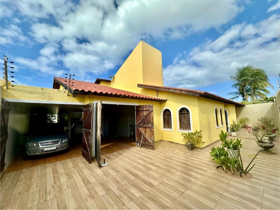 Casa de Praia com Piscina no Porto das Dunas, 7 Quartos e Garagem para 6 Carros, 5min da Praia House in State of Ceará