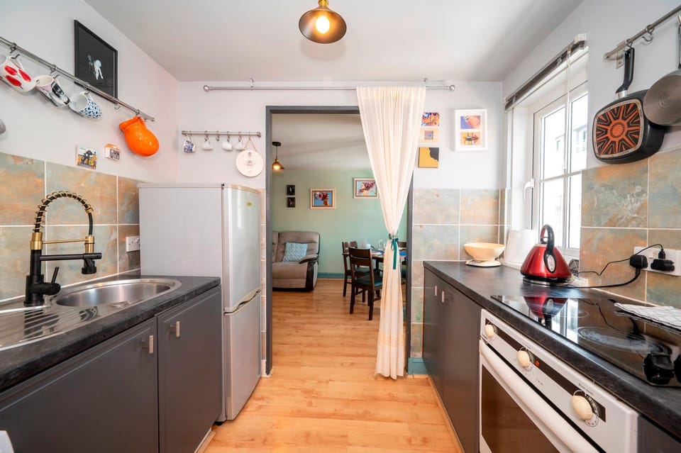 Kitchen or kitchenette, Other, Dining area, oven, stove