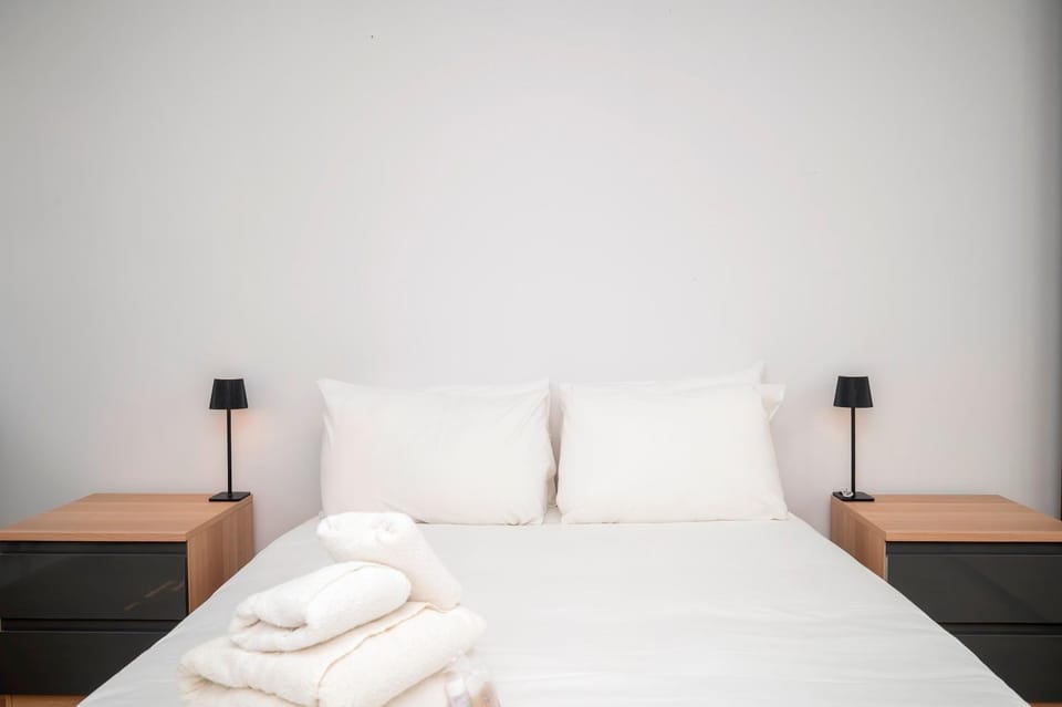 Bed, Other, Photo of the whole room, Bedroom, towels