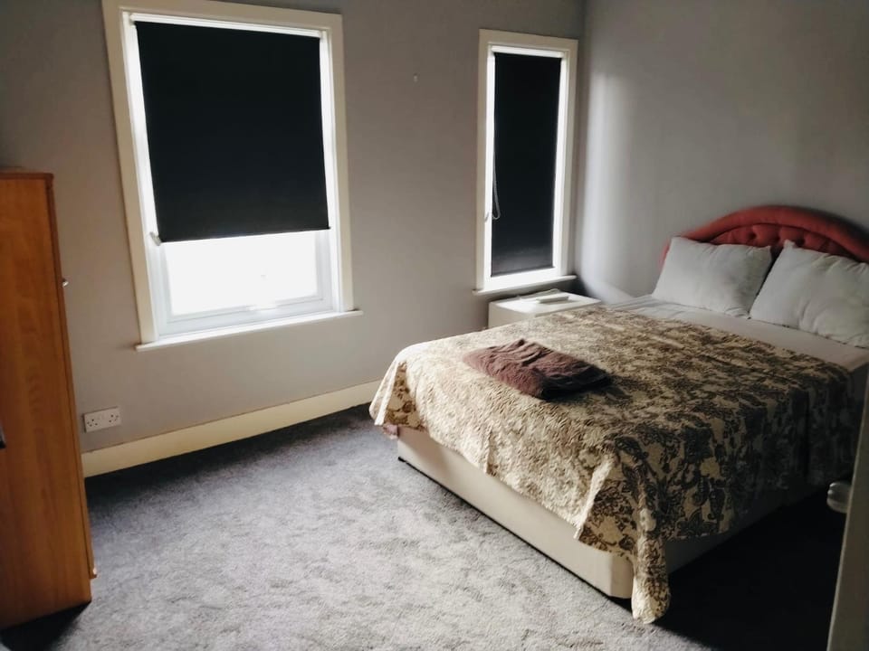 Sandhurst guest house Vacation rental in Bedford