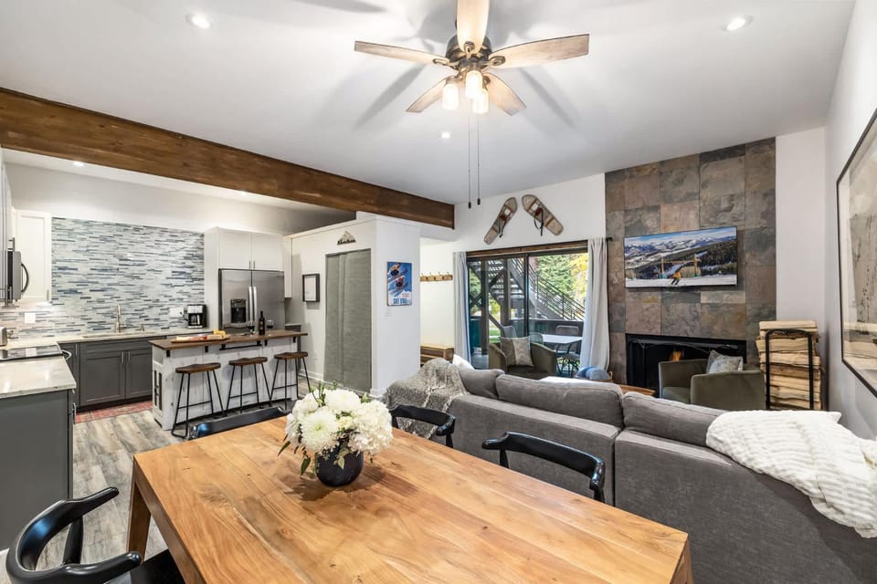 Living room, Dining area